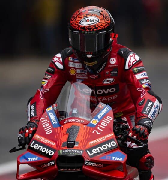 El piloto italiano de MotoGP, Francesco Bagnaia, del equipo Ducati Lenovo Tea, durante la primera sesión de entrenamientos libres para el Gran Premio de Barcelona Solidaridad de MotoGP disputada en el circuito Barcelona-Cataluña de Montmeló .EFE/ Siu Wu