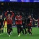 Los jugadores del Milan celebran su victoria a la finalización del encuentro correspondiente a la fase regular de la Liga de Campeones que han disputado hoy martes Real Madrid y Milan en el estadio Santiago Bernabéu, en Madrid. EFE / Kiko Huesca.