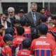 El rey Felipe VI saluda a niños en la inauguración de una nueva escuela del Atlético de Madrid en Cuenca (Ecuador). EFE/ José Jácome