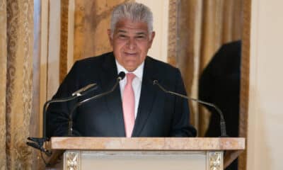 El presidente de Panamá, José Raúl Mulino, habla durante la firma del Convenio de Chapultepec este jueves, en el salón Amarillo de la Presidencia de Panamá en la Ciudad de Panamá (Panamá). EFE/ Eliecer Augusto Aizprua Banfield