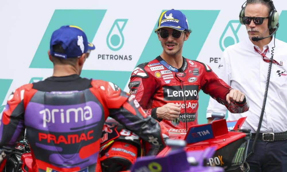 El piloto italiano Francesco Bagnaia of Ducati Lenovo (C), durante el Gran Premio de Malasia. EFE/EPA/FAZRY ISMAIL