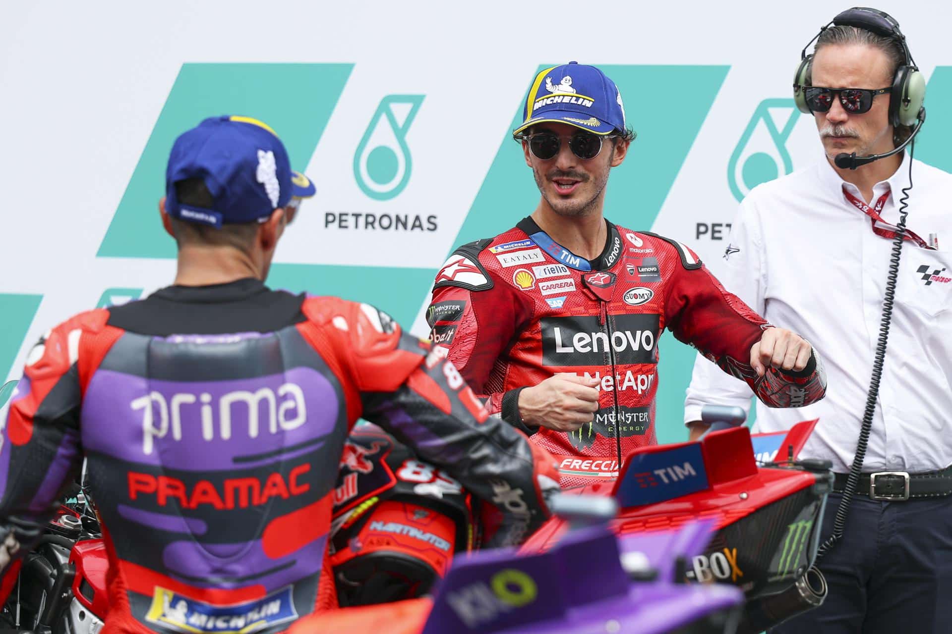 El piloto italiano Francesco Bagnaia of Ducati Lenovo (C), durante el Gran Premio de Malasia. EFE/EPA/FAZRY ISMAIL