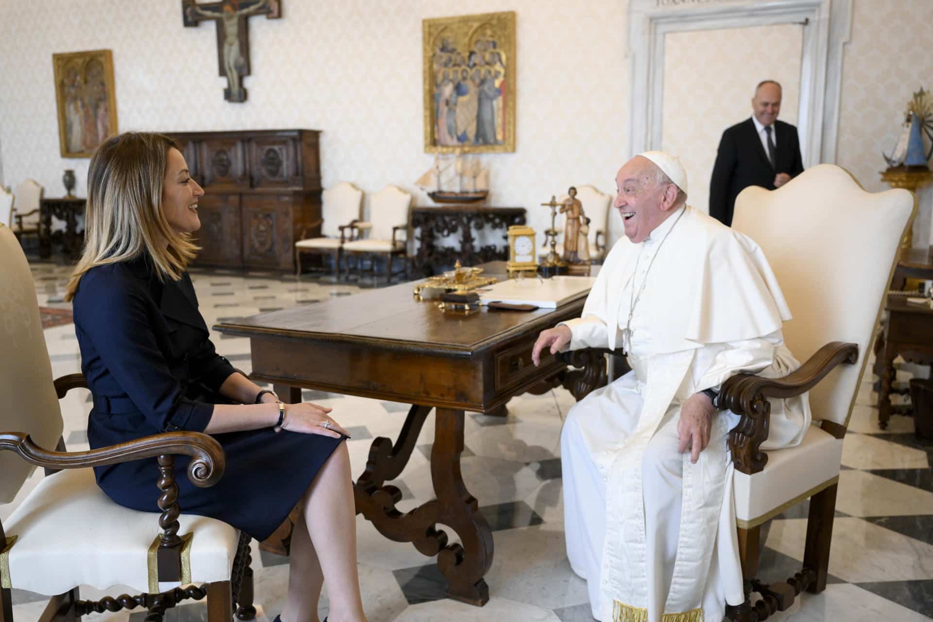 Imagen de archivo del papa Francisco durante una audiencia en el Vaticano con la presidenta del Parlamento Europeo, Roberta Metsola. EFE/ Mario Tomassetti / Vaticano***SOLO USO EDITORIAL/SOLO DISPONIBLE PARA ILUSTRAR LA NOTICIA QUE ACOMPAÑA (CRÉDITO OBLIGATORIO)***