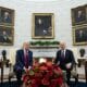 El presidente de Estados Unidos, Joe Biden (derecha), y el presidente electo Donald Trump durante una reunión en la Oficina Oval de la Casa Blanca en Washington, DC, EE.UU., el 13 de noviembre de 2024. EFE/EPA/AL DRAGO / POOL