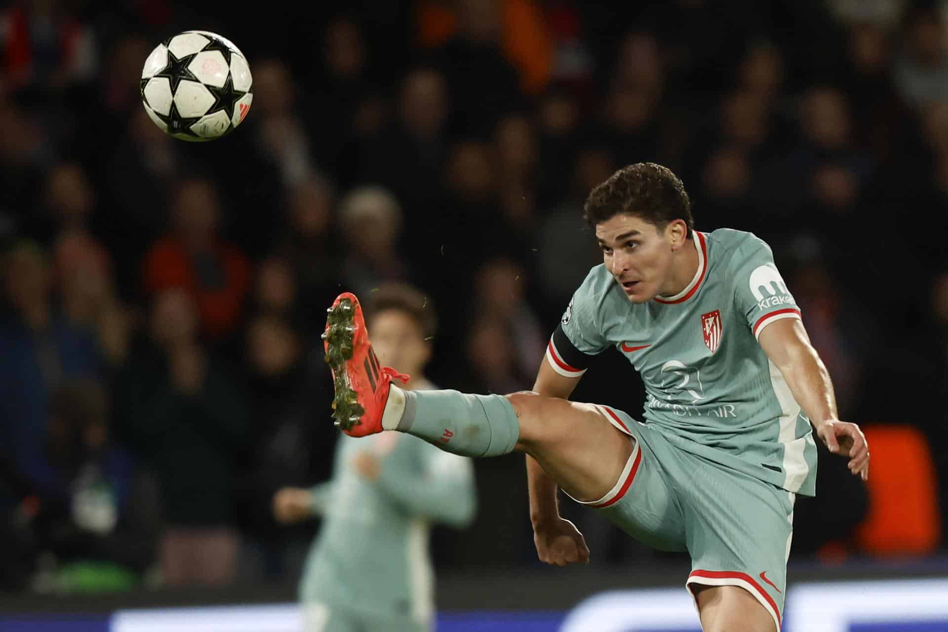 Julian Alvarez, durante el partido ante el PSG de La Liga de campeones.EFE/EPA/MOHAMMED BADRA