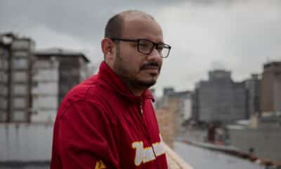 Fotografía de archivo del líder vecinal Carlos Julio Rojas, el 15 de marzo de 2021, en Caracas (Venezuela). EFE/ Rayner Peña R