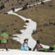 Niños esquían en una pista de nieve artificial, en la estación de Brigels, al este de Suiza. EFE/Arno Balzarini/Archivo