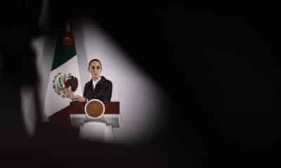 La presidenta de México, Claudia Sheinbaum, habla durante una rueda de prensa este viernes en el Palacio Nacional de la Ciudad de México (México). EFE/José Méndez