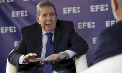 El candidato opositor venezolano, Edmundo González Urrutia, durante una entrevista con Efe, la primera que da a un medio español, en la que sostiene que está "moralmente preparado" para su eventual detención si regresa el 10 de enero a Caracas para asumir la Presidencia y apuesta por una transición pacífica para Venezuela en la que el chavismo pueda encontrar un espacio y el propio Nicolás Maduro pueda seguir en el país. EFE/Chema Moya