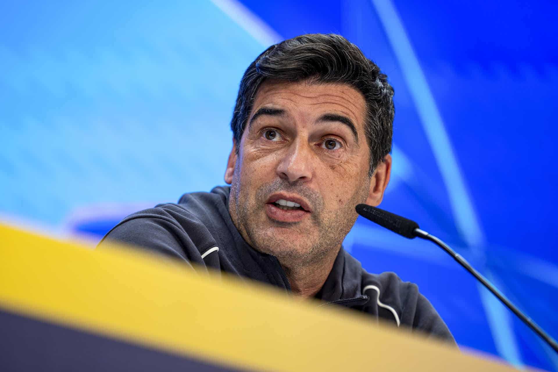 El entrenador del Milan, Paulo Fonseca, ofrece una rueda de prensa este lunes en Madrid, en la víspera de su encuentro de la Liga de Campeones ante el Real Madrid. EFE/ Daniel González