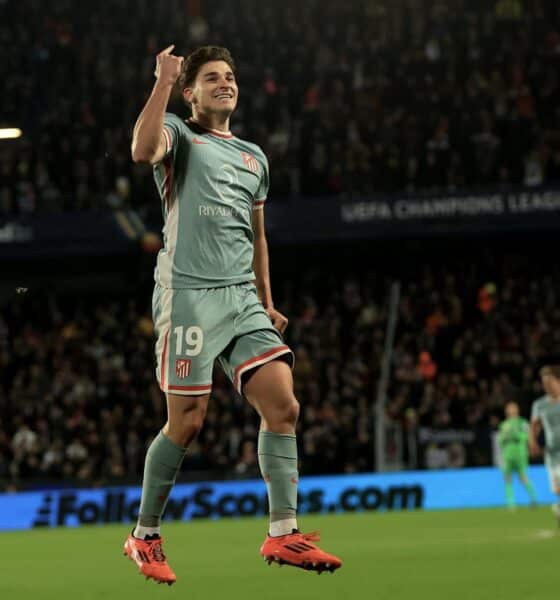 El jugador del Atlético de MAdrid Julian Alvarez celebra un gol durante el partido de la UEFA Champions League que ha  jugado Sprta de Praga y Atlético de Madrid en Praga, República Checa. EFE/EPA/MARTIN DIVISEK