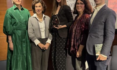 Fotografía cedida por Queen Sofía Spanish Institute donde aparecen Samantha Schnee (i), editora fundadora y presidenta del patronato de la organización Words Without Borders; Begonia Santos, directora ejecutiva del Instituto Español Reina Sofía (2i); la traductora Heather Cleary (c); Amalia Gladhart, traductora y profesora de la Universidad de Oregón (2d), y John Siliciano, editor ejecutivo de Penguin Classics, en Nueva York (Estados Unidos). EFE/ Queen Sofía Spanish Institute