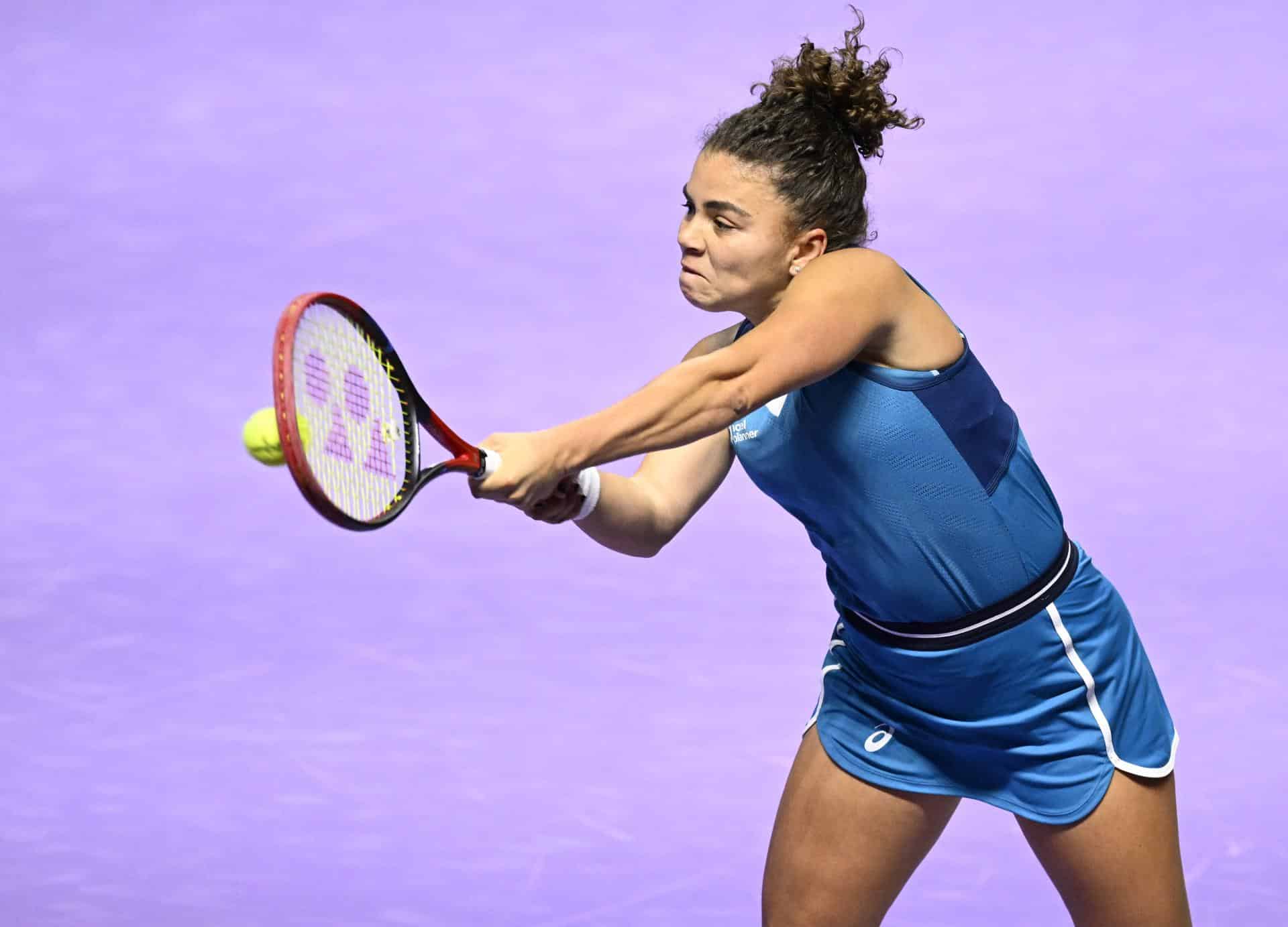 La tenista italiana Jasmine Paolini durante el partido de las finales de WTA en Riad Arabia Saudita. EFE/EPA/STRINGER