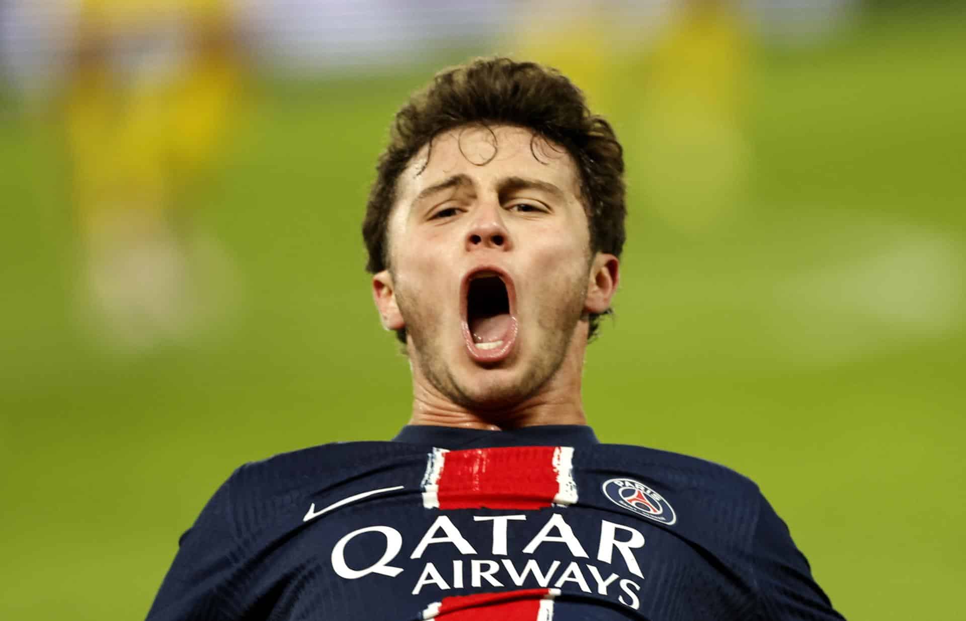 Joao Neves, del Paris Saint Germain celebra el 1-0 durante el partido de la Liga francesa contra el Toulouse FC en Paris EFE/EPA/Mohammed Badra