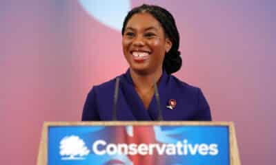 La nueva líder del Partido Conservador británico, Kemi Badenoch, pronuncia un discurso tras ser elegida en Londres. EFE/EPA/ANDY RAIN