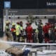 Bomberos y policía Nacional continúan en los trabajos de achique y búsqueda en el parking de Bonaire en Aldaia, Valencia, este lunes. EFE/Kai Försterling