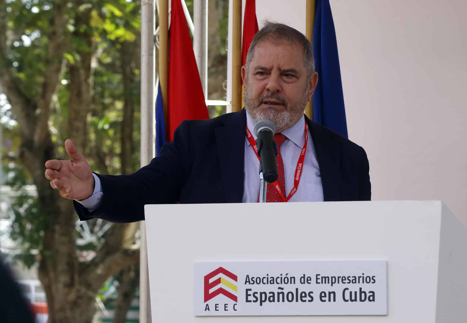 El embajador de España en La Habana, Javier Hergueta Garnica, habla el primer día de la 40 edición de la Feria Internacional de La Habana (Fihav) este lunes, en La Habana (Cuba). EFE/ Ernesto Mastrascusa