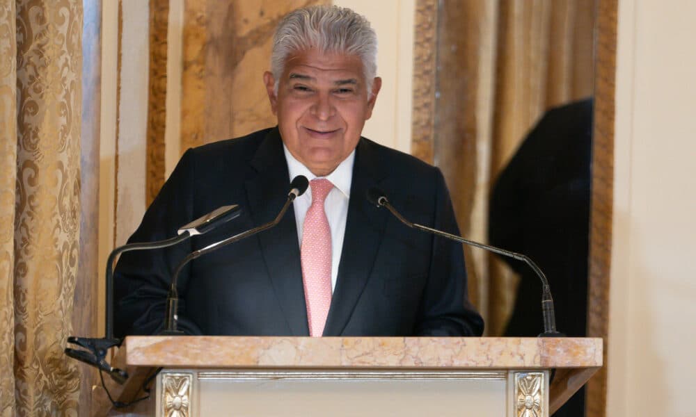 El presidente de Panamá, José Raúl Mulino, habla durante la firma del Convenio de Chapultepec este jueves, en el salón Amarillo de la Presidencia de Panamá en la Ciudad de Panamá. EFE/ Eliecer Augusto Aizprua Banfield