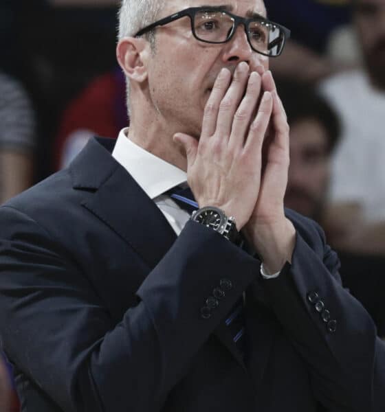 El español Francisco ‘Paco’ Olmos, entrenador de los Halcones de Xalapa, celebró este martes que los que él considera los dos mejores equipos de la temporada de la liga del baloncesto mexicano llegaron a la serie final, que arrancará este jueves en Ciudad de México, casa de los Diablos Rojos. Archivo. EFE/ Quique García