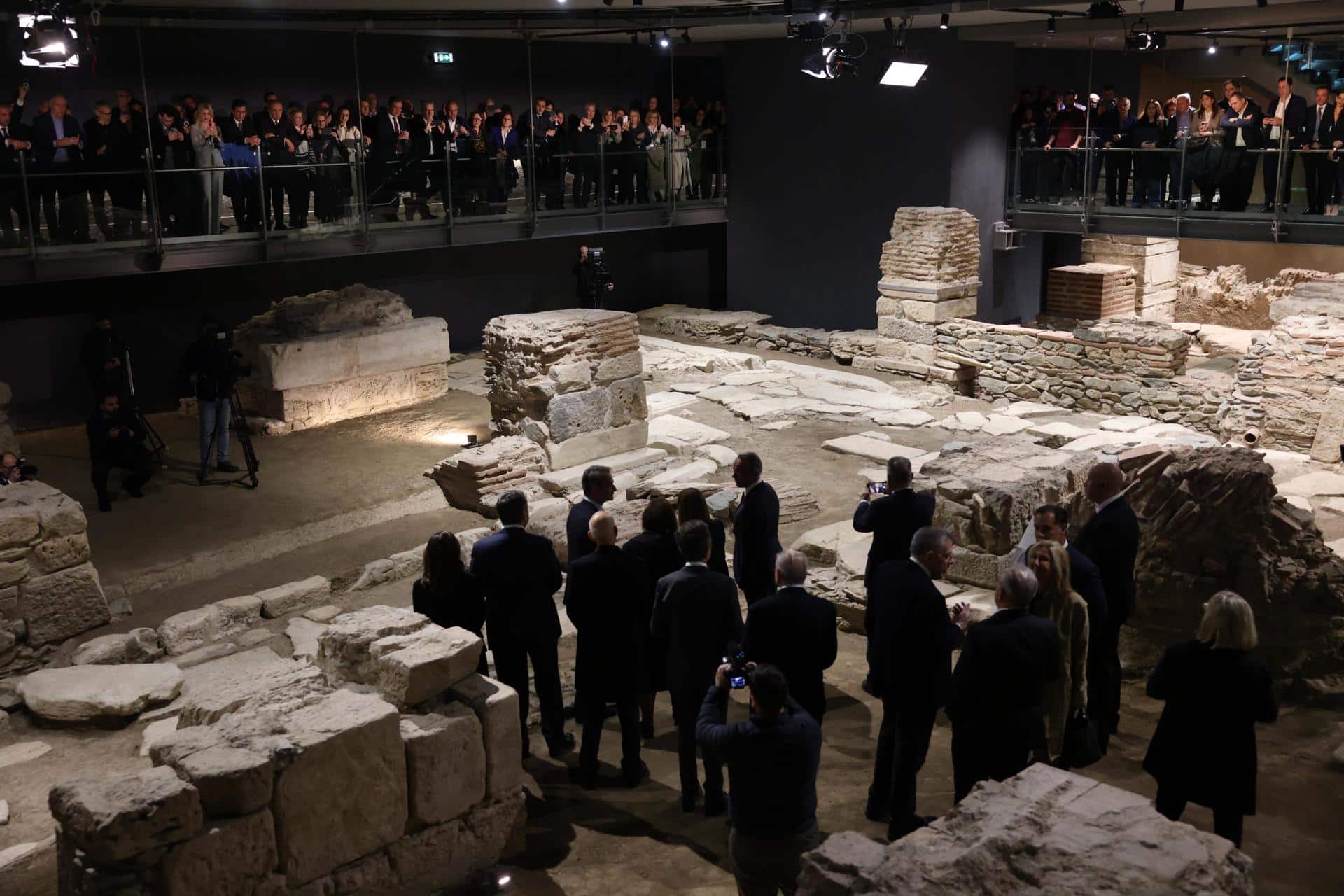 - Greek President Katerina Sakellaropoulou, Prime Minister Kyriakos Mitsotakis and other officials visit a subway station in the city of Thessaloniki to view artefacts unearthed during construction work, in Thessaloniki, Greece, 29 November 2024. The subway is set to officially open after two decades of construction. (Grecia, Salónica) EFE/EPA/Alexandros Avramidis/POOL