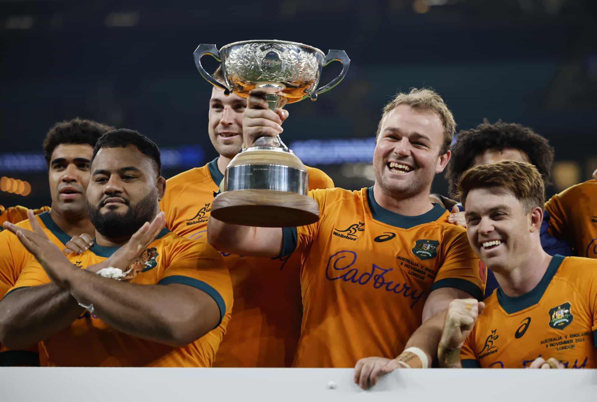 La selección de Australia asaltó este sábado el estadio de Twickenham. EFE/EPA/TOLGA AKMEN