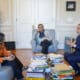 Fotografía cedida del mandatario colombiano, Gustavo Petro (c), la directora del Departamento Administrativo de la Presidencia de la República de Colombia (DAPRE), Laura Sarabia (i) y el exembajador ante la FAO, Armando Benedetti (d) durante una reunión este 25 de noviembre de 2024, en Bogotá (Colombia). EFE/ Presidencia de Colombia