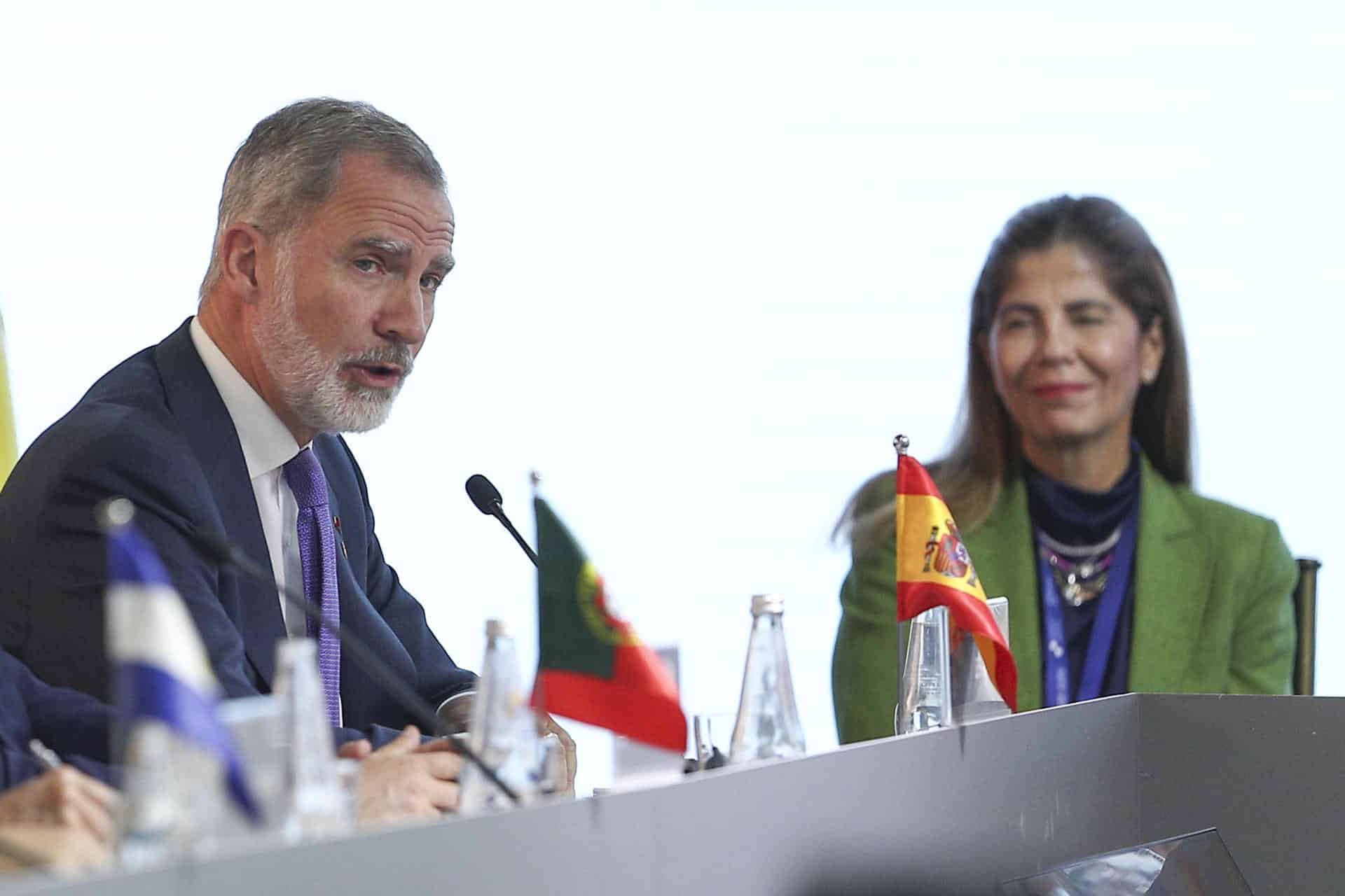 El rey Felipe VI habla en la sesión plenaria de la XXIX Cumbre Iberoamericana este viernes, en el museo Pumapungo en Cuenca (Ecuador). EFE/ José Jácome