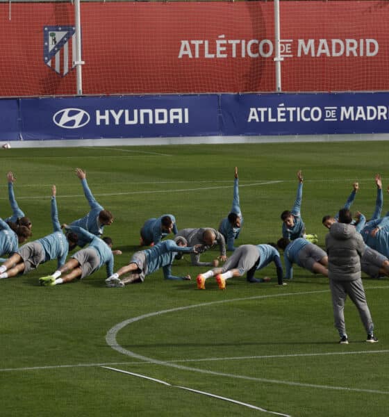 Los jugadores del Atlético, durante el entrenamiento de este sábado. EFE/ Chema Moya