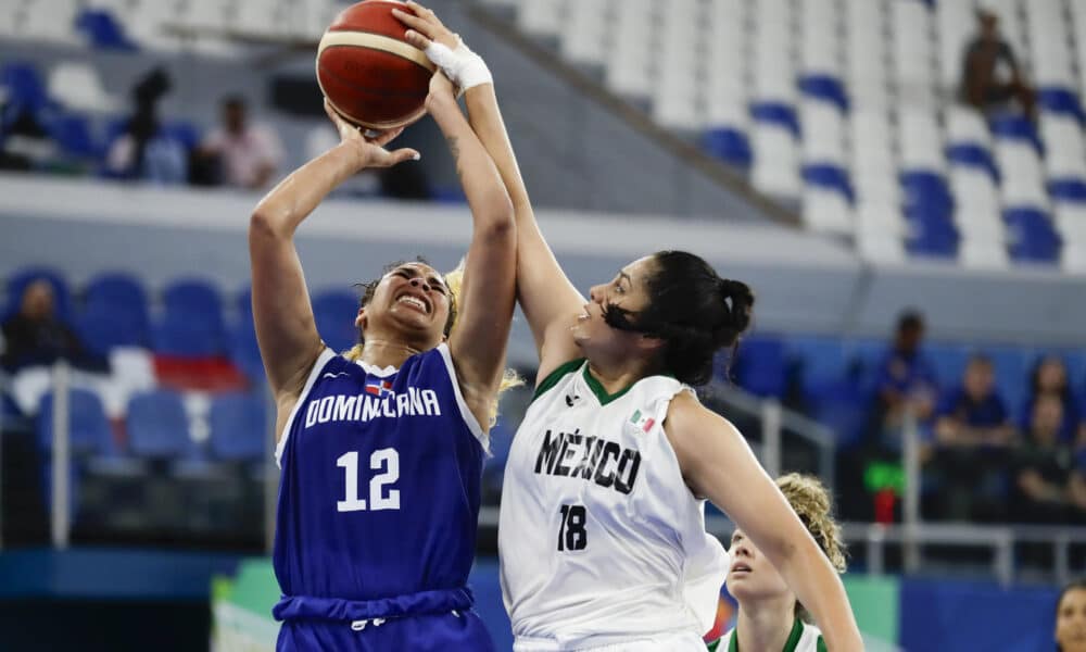 La selección dominicana de baloncesto venció este jueves por 78-67 a México para terminar en el primer lugar del grupo B y se las verá en las semifinales del Centrobasquet femenino con El Salvador. Archivo. EFE/ Rodrigo Sura