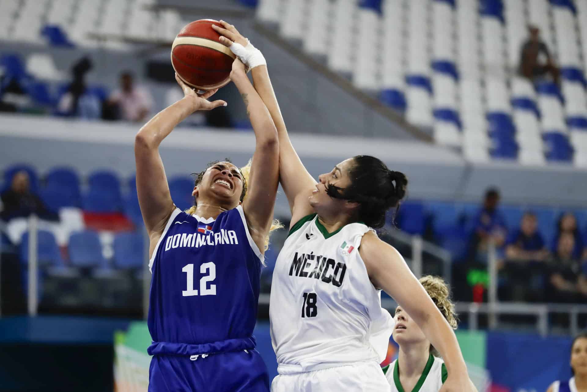 La selección dominicana de baloncesto venció este jueves por 78-67 a México para terminar en el primer lugar del grupo B y se las verá en las semifinales del Centrobasquet femenino con El Salvador. Archivo. EFE/ Rodrigo Sura