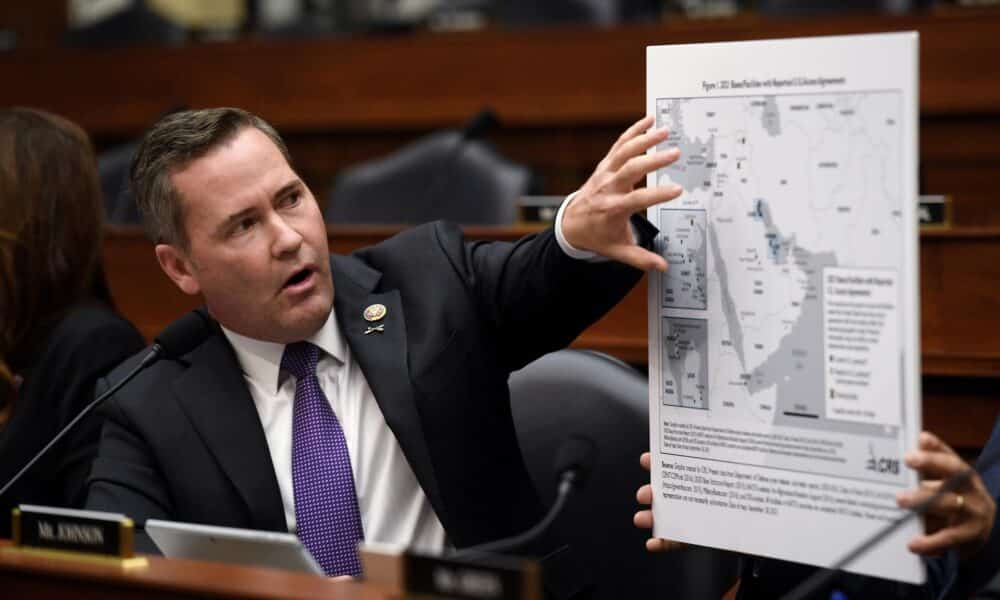 Fotografía de archivo del congresista republicano Mike Waltz durante una audiencia del Comité de Servicios Armados de la Cámara de Representantes sobre la conclusión de las operaciones militares en Afganistán en el edificio Rayburn House Office en Capitol Hill en Washington, DC, el 29 de septiembre de 2021.EFE/EPA/Olivier Douliery / POOL