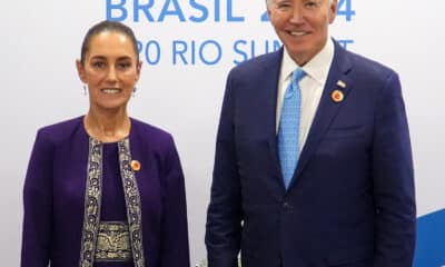 Fotografía cedida por la Presidencia de México de la mandataria mexicana, Claudia Sheinbaum, junto al presidente de Estados Unidos, Joe Bide, este lunes durante la cumbre del G20, en Río de Janeiro (Brasil). EFE/ Presidencia de México