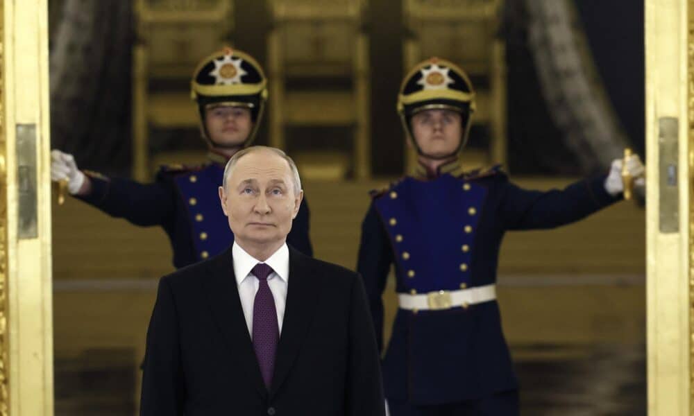 El presidente ruso, Vladímir Putin, llega a la ceremonia de presentación de credenciales de embajadores en Moscú, el 5 de noviembre de 2024. EFE/EPA/YURI KOCHETKOV