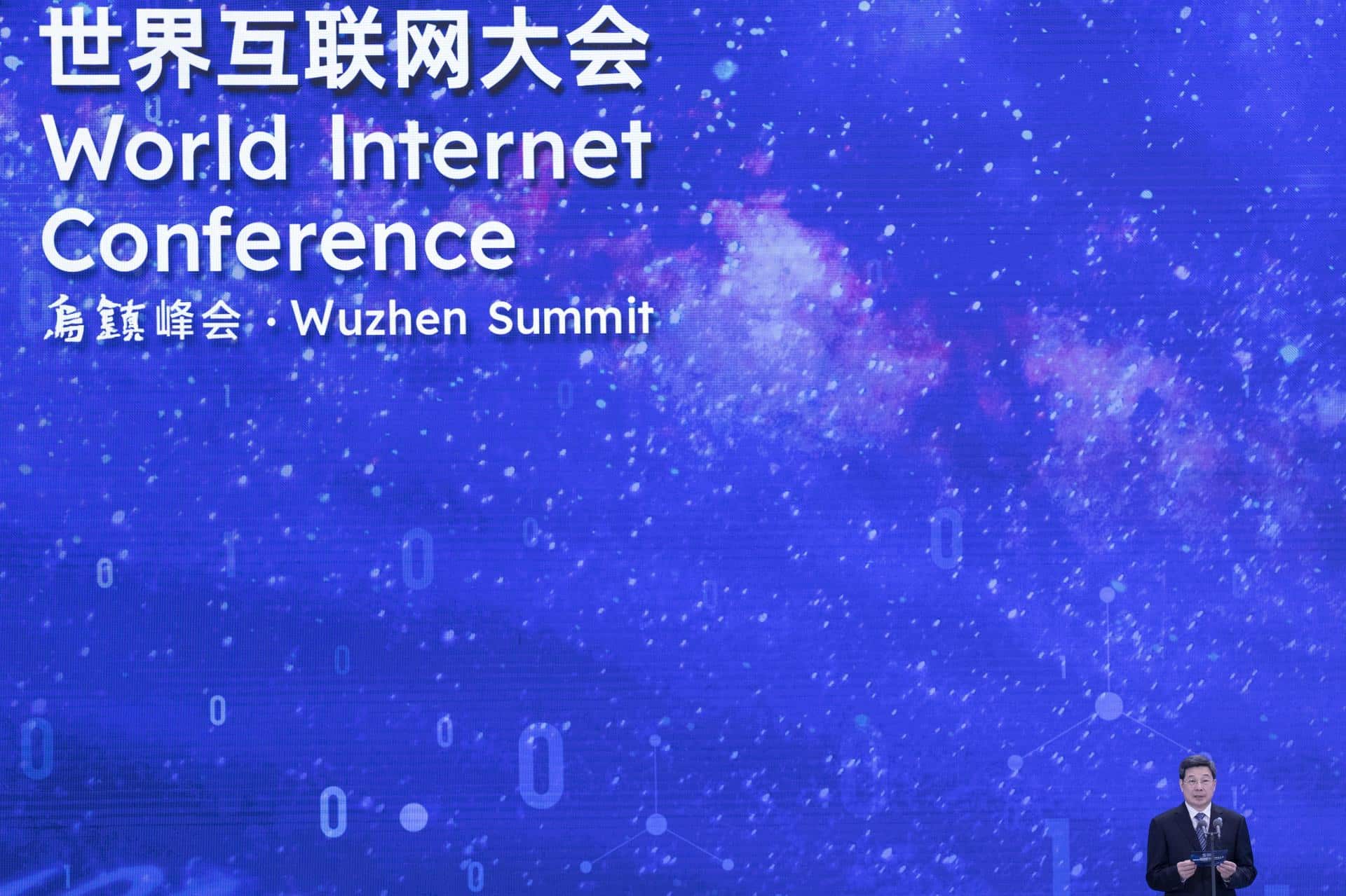 El ministro de la Administración del Ciberespacio de China, Zhuang Ronwen, habla durante la ceremonia de inauguración de la Conferencia Mundial de Internet 2024 en Wuzhen, China, el 20 de noviembre de 2024. EFE/EPA/ANDRES MARTINEZ CASARES