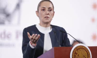 La presidenta de México, Claudia Sheinbaum, habla en su rueda de prensa matutina en Palacio Nacional, este miércoles en Ciudad de México (México). EFE/ Isaac Esquivel