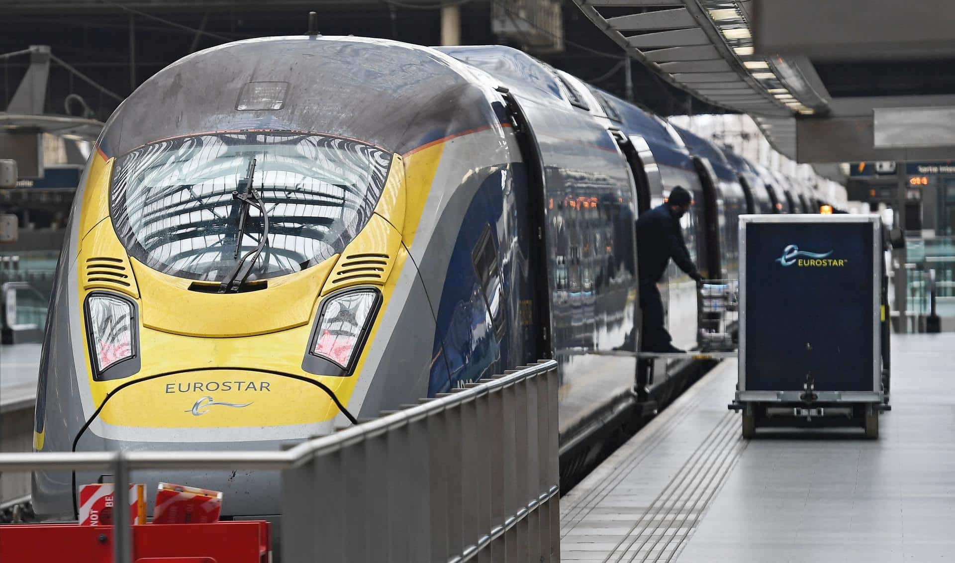 Se cumplen tres décadas de la inauguración del tren Eurostar, que transita por el túnel del Canal de la Mancha. EFE/ Andy Rain/Archivo