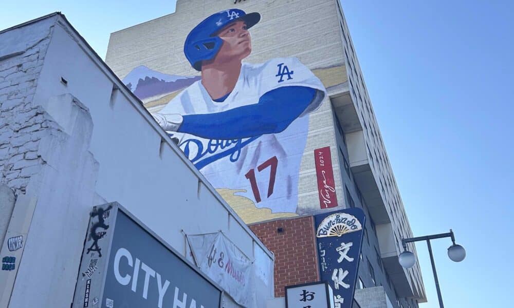 Mural del beisbolista japonés Shohei Ohtani en el barrio 'Little Tokyo' de Los Ángeles (California, Estados Unidos). EFE/Mikaela Viqueira