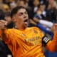 El centrocampista uruguayo del Real Madrid, Federico Valverde, celebra el segundo gol del equipo madridista durante el encuentro correspondiente a la jornada 14 de Laliga EA Sports en el estadio de Butarque, en Leganés. EFE / Sergio Pérez.