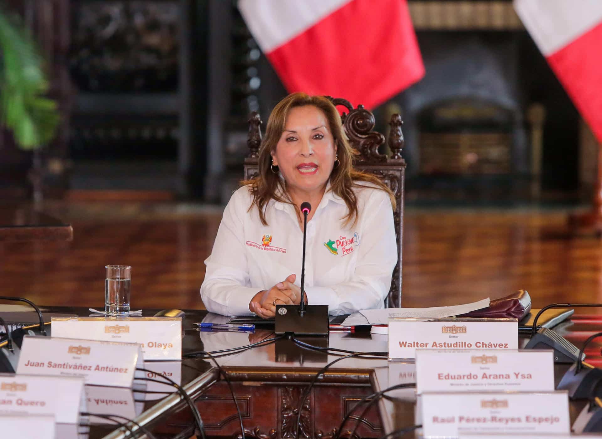 Fotografía del 22 de octubre del 2024 de la presidenta de Perú, Dina Boluarte, presentando un balance de su gestión en el Palacio de Gobierno en Lima (Perú). EFE/ Stringer