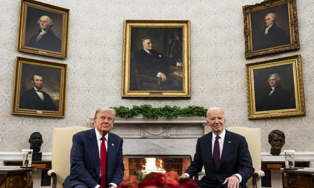 El presidente de Estados Unidos, Joe Biden (derecha), y el presidente electo Donald Trump durante una reunión en la Oficina Oval de la Casa Blanca en Washington, DC, EE.UU., el 13 de noviembre de 2024. EFE/EPA/AL DRAGO / POOL