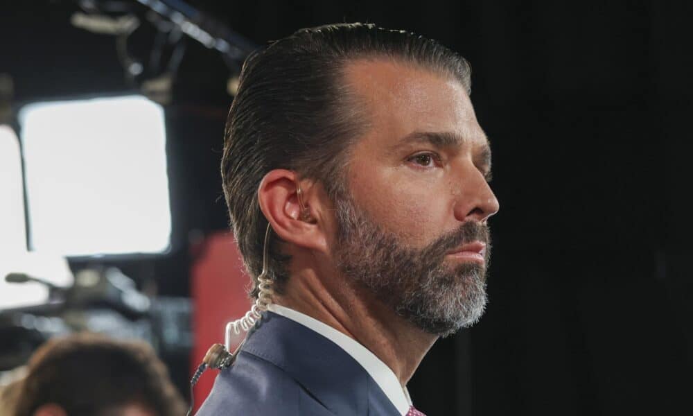 Fotografía de archivo de Donald Trump Jr., hijo del hoy presidente electo Donald Trump, luego de un debate vicepresidencial en la sala de prensa del CBS Broadcast Center en Nueva York, Nueva York, EE. UU., el 01 de octubre de 2024.EFE/EPA/Sarah Yenesel