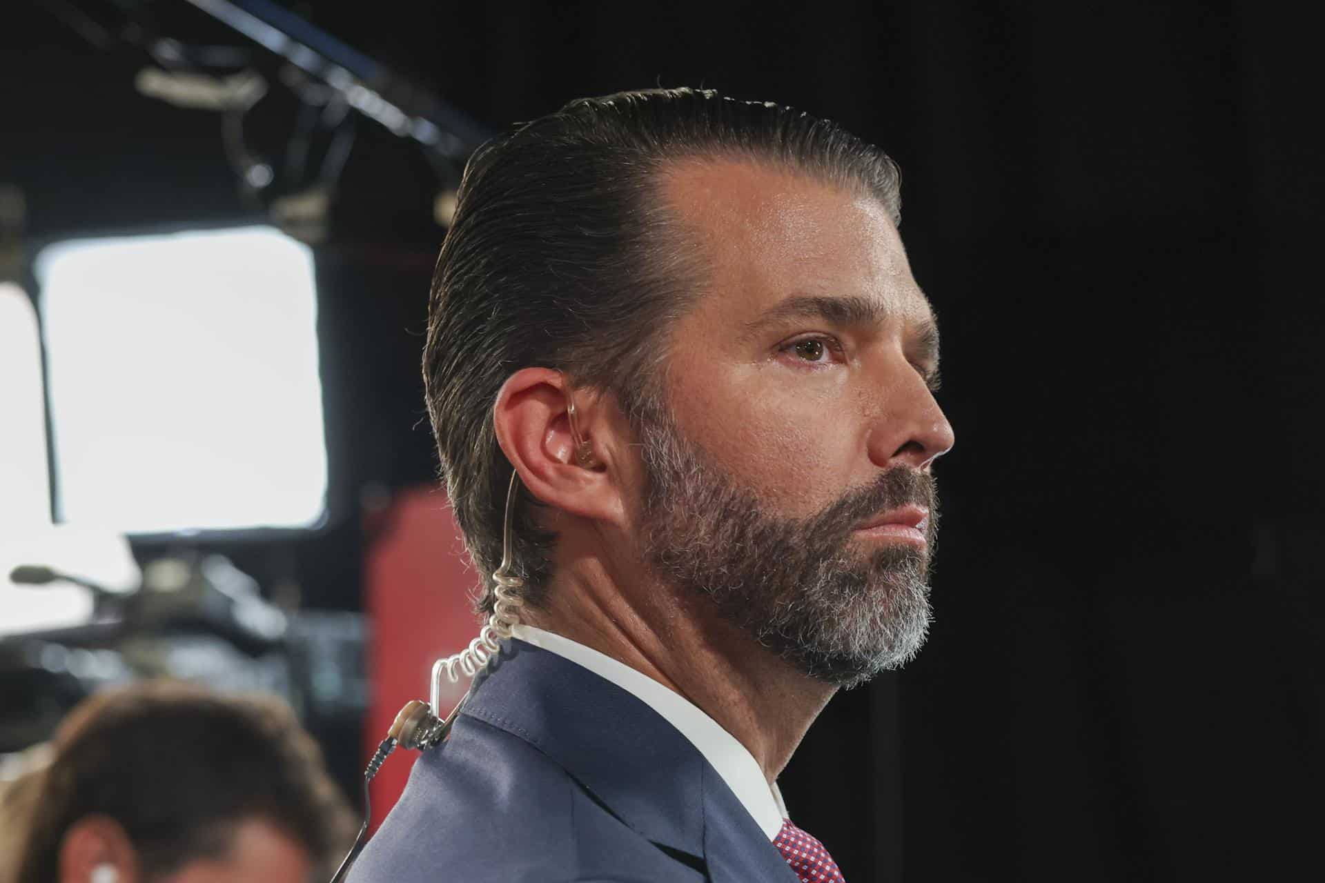 Fotografía de archivo de Donald Trump Jr., hijo del hoy presidente electo Donald Trump, luego de un debate vicepresidencial en la sala de prensa del CBS Broadcast Center en Nueva York, Nueva York, EE. UU., el 01 de octubre de 2024.EFE/EPA/Sarah Yenesel