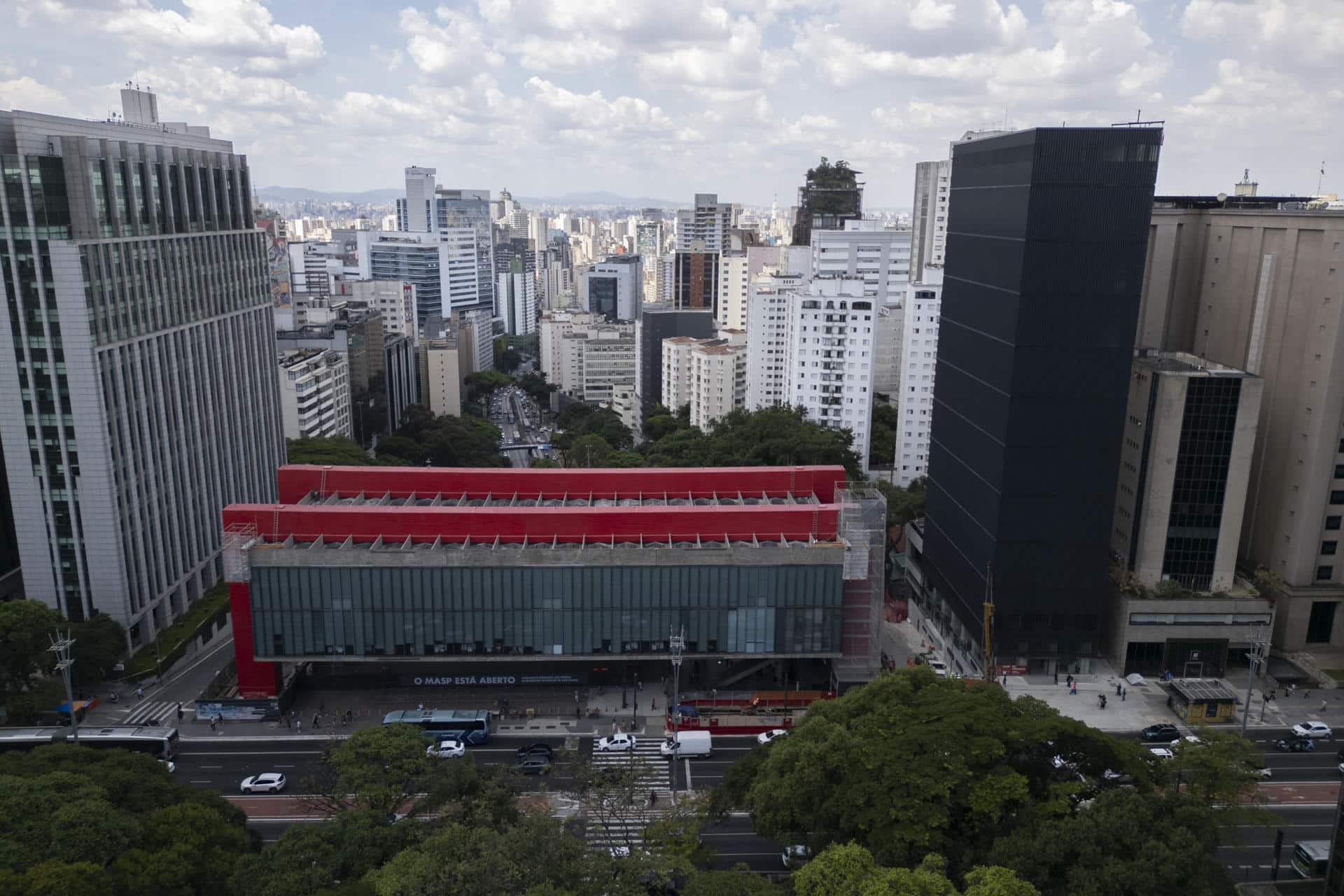 Fotografía aérea del nuevo edificio Pietro Maria Bardi del Museo de Arte de Sao Paulo, MASP, este martes en Sao Paulo (Brasil). EFE/ Isaac Fontana