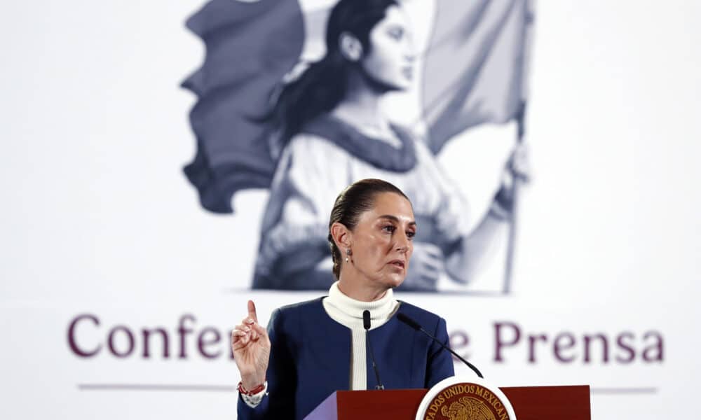 La presidenta de México, Claudia Sheinbaum, habla durante su conferencia de prensa este miércoles en el Palacio Nacional de la Ciudad de México (México). EFE/ Mario Guzmán