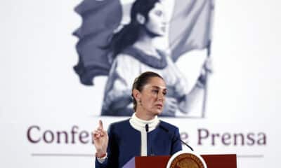 La presidenta de México, Claudia Sheinbaum, habla durante su conferencia de prensa este miércoles en el Palacio Nacional de la Ciudad de México (México). EFE/ Mario Guzmán