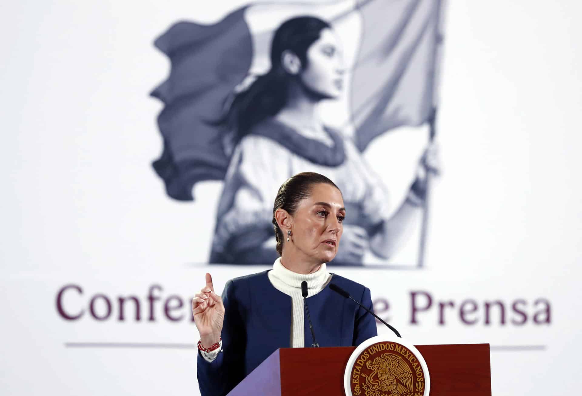 La presidenta de México, Claudia Sheinbaum, habla durante su conferencia de prensa este miércoles en el Palacio Nacional de la Ciudad de México (México). EFE/ Mario Guzmán