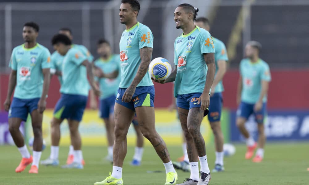 Fotografía del entrenamiento del d17 de noviembre de la selección brasileña, que este martes recibirá a la de Uruguay en el estadio Fonte Nova, de Salvador, en cumplimiento de la duodécima fecha de las eliminatorias sudamericanas del Mundial de 2026. EFE/ Isaac Fontana