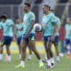 Fotografía del entrenamiento del d17 de noviembre de la selección brasileña, que este martes recibirá a la de Uruguay en el estadio Fonte Nova, de Salvador, en cumplimiento de la duodécima fecha de las eliminatorias sudamericanas del Mundial de 2026. EFE/ Isaac Fontana