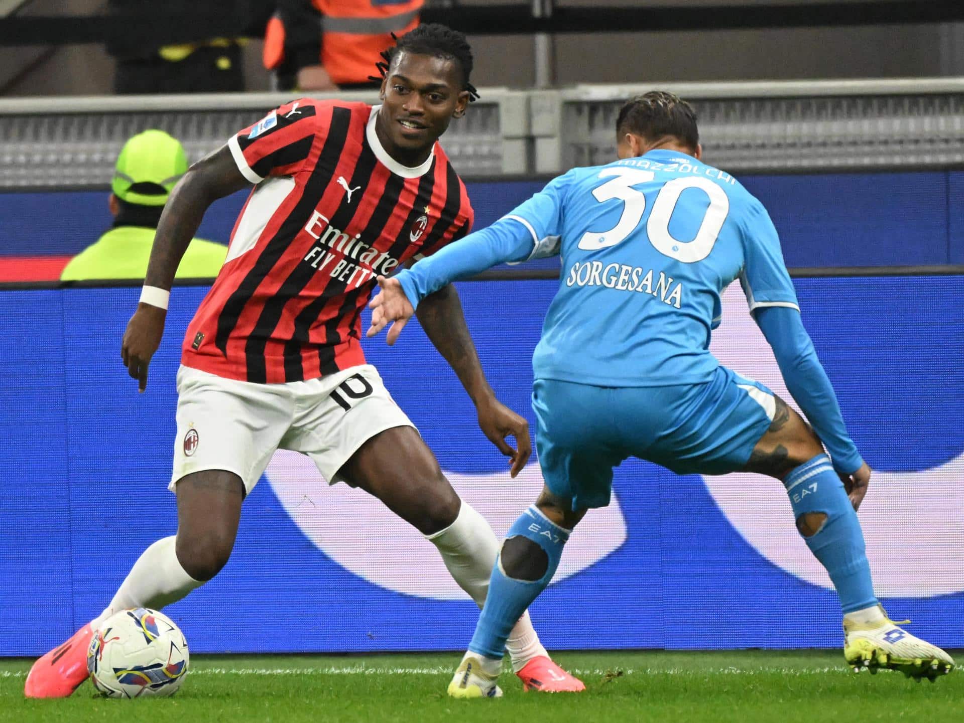 Rafael Leao, en un partido de esta temporada. EFE/EPA/DANIEL DAL ZENNARO