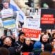 Manifestación en Berlín de la oposición rusa contra Vladímir Putin. EFE/EPA/FILIP SINGER